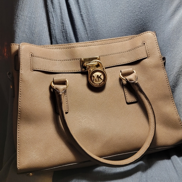 ♡AUTHENTIC ♡MICHAEL Kors Hamilton ♡Khaki ♡Saffiano Leather ♡Gold-Tone Lock Charm - Picture 5 of 11